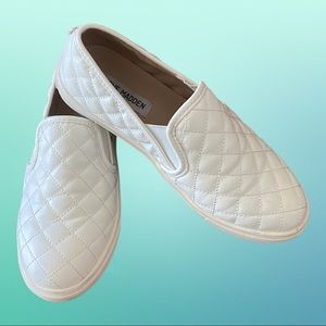 Steve Madden White quilt style slip on tennis shoes size 6.5 
Very good shape
